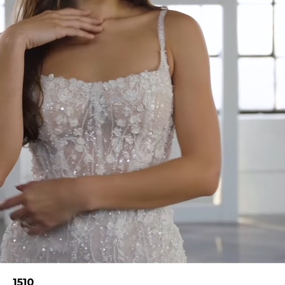 Martina Liana 510 designer Women's Wedding Dress Size 8 (USA 6) with veil - Picture 13 of 16